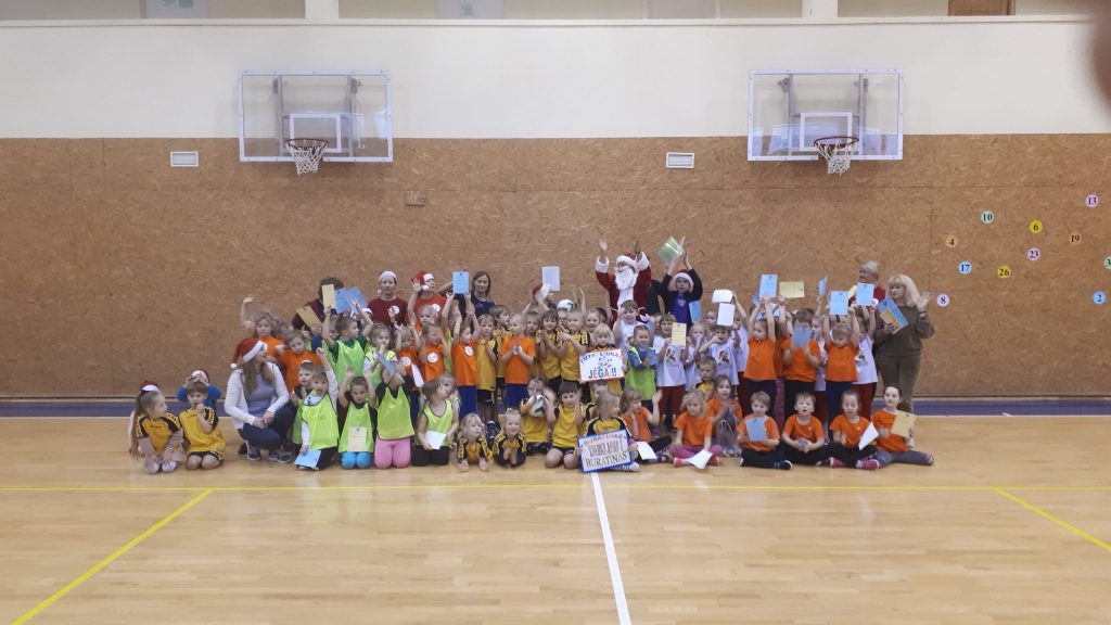 Kuršėnų Stasio Anglickio progimnazijos sporto salėje praūžė „ Kalėdinė Futboliuko fiesta“
