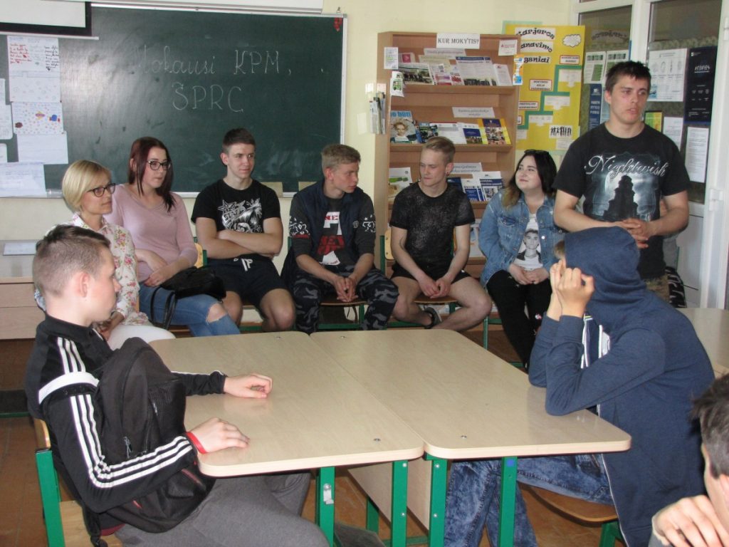 Mokykloje lankėsi buvę mokiniai