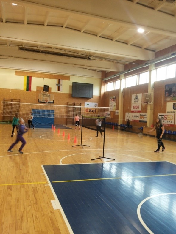 BADMINTONO VARŽYBOS KURŠĖNŲ STASIO ANGLICKIO MOKYKLOJE