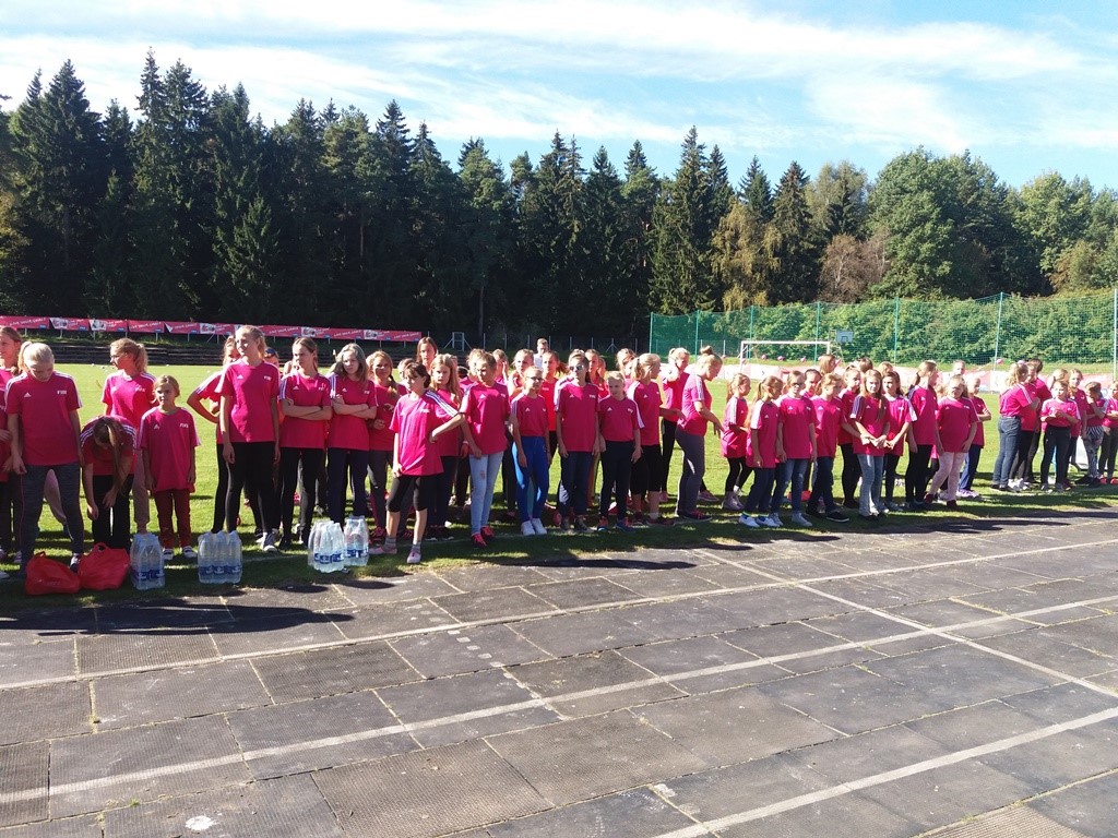 KURŠĖNŲ STASIO ANGLICKIO MOKYKLOS 6-8 KLASIŲ MERGAITĖS DALYVAVO FUTBOLO FESTIVALYJE „LIVE YOUR GOALS“