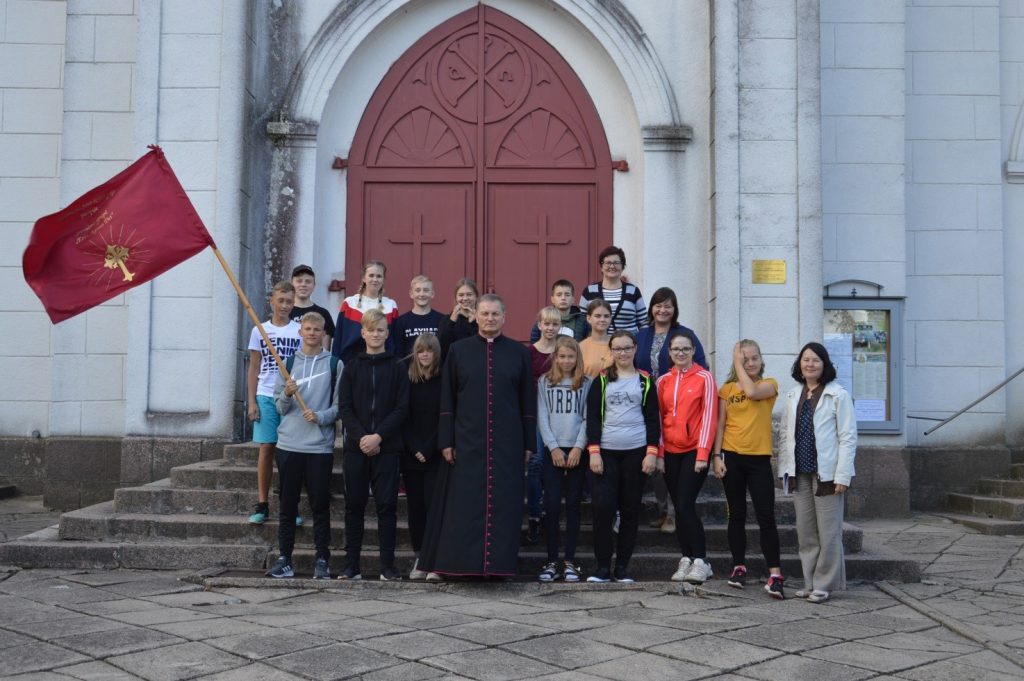 Piligriminis žygis Eikime pilni dėkingumo ir mylėdami atraskime Dievą Piligriminis žygis Eikime pilni dėkingumo ir mylėdami atraskime Dievą