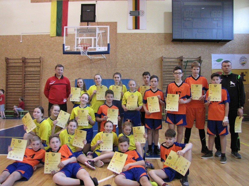 KURŠĖNŲ STASIO ANGLICKIO MOKYKLOS „DRĄSŪS, STIPRŪS, VIKRŪS“ KOMANDA – ZONINIŲ VARŽYBŲ NUGALĖTOJA