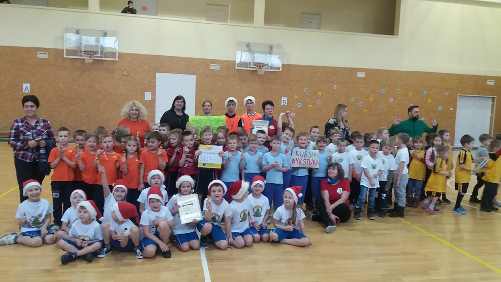 KURŠĖNŲ STASIO ANGLICKIO MOKYKLOS SPORTO SALĖJE PRAŪŽĖ „ KALĖDINĖ FUTBOLIUKO FIESTA“ 2019-09-09